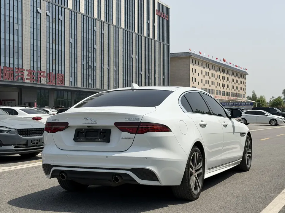 Jaguar XEL Jaguar XEL 2024 2.0T 250PS R-DYNAMIC S Progressive Sports Edition 2024 — миниатюра 3