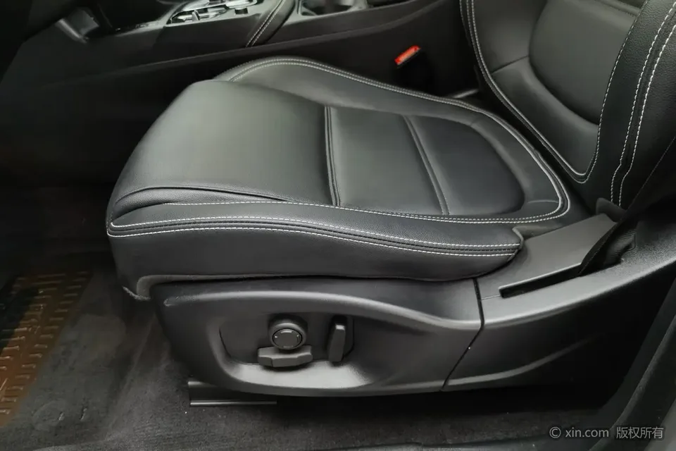 Jaguar E-Pace Jaguar E-PACE 2024 aggressive sports version R-DYNAMIC S 2024 — миниатюра 4