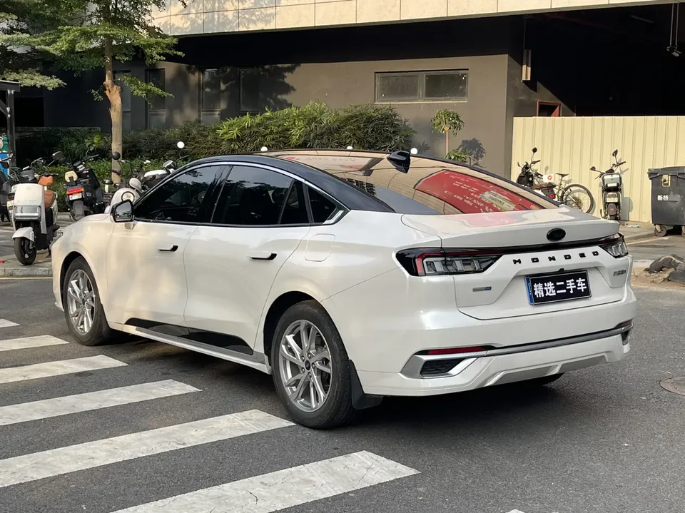 Ford Mondeo facelift EcoBoost 245 luxury model 2022 — миниатюра 2