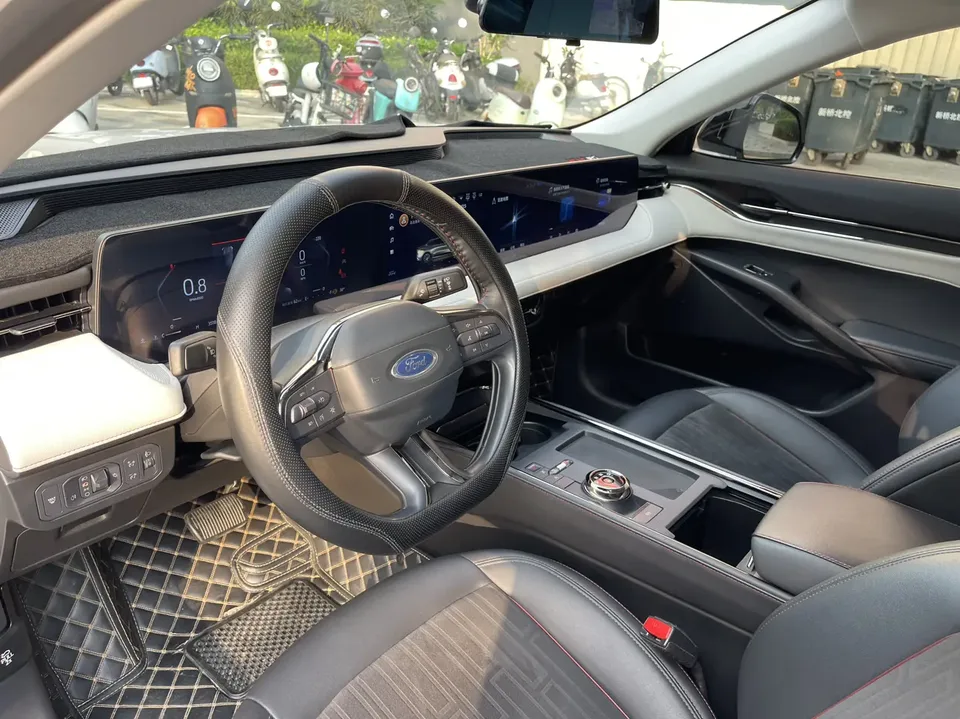 Ford Mondeo facelift EcoBoost 245 luxury model 2022 — миниатюра 4