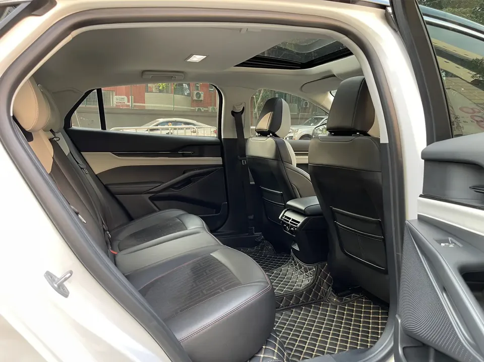 Ford Mondeo facelift EcoBoost 245 luxury model 2022 — миниатюра 5
