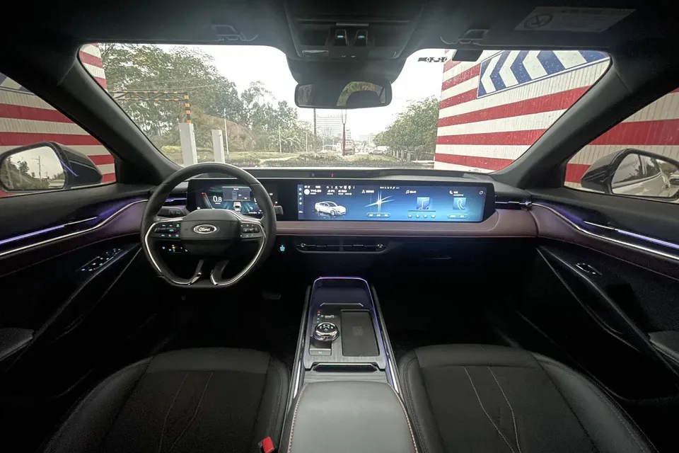 Ford Mondeo EcoBoost 245 Extreme Edition 2023 — миниатюра 3