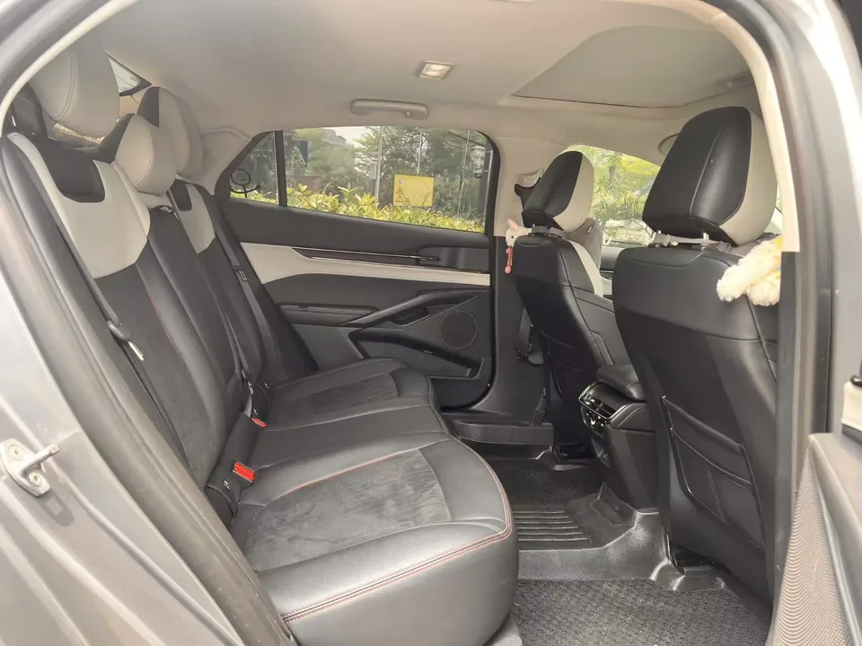 Ford Mondeo facelift EcoBoost 245 luxury model 2023 — миниатюра 3