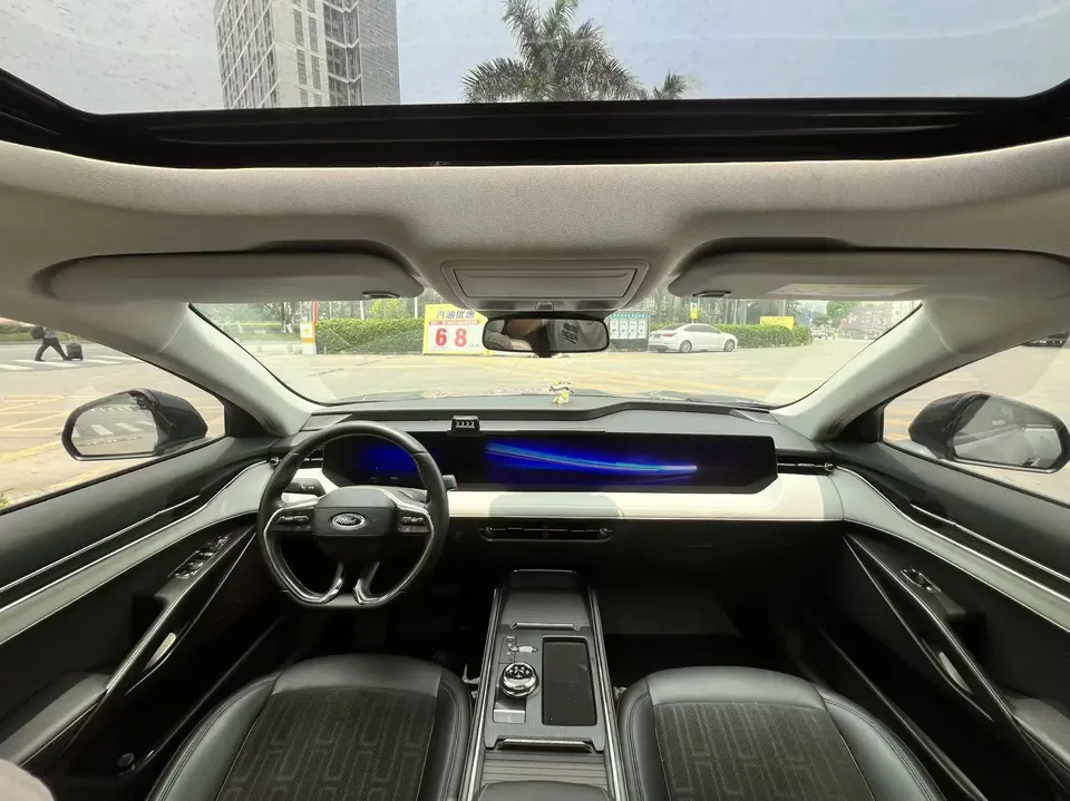 Ford Mondeo facelift EcoBoost 245 luxury model 2023 — миниатюра 4