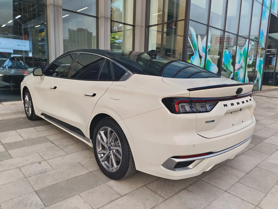 Ford Mondeo Mondeo EcoBoost 245 Luxury 2023 — миниатюра 2