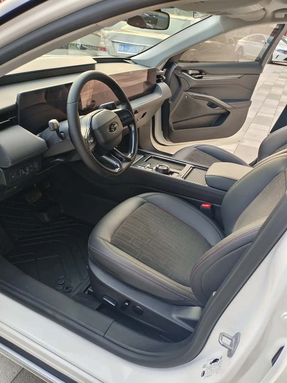Ford Mondeo Mondeo EcoBoost 245 Luxury 2023 — миниатюра 3