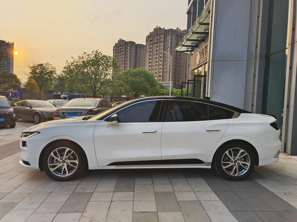 Ford Mondeo Mondeo EcoBoost 245 Luxury 2023 — миниатюра 4