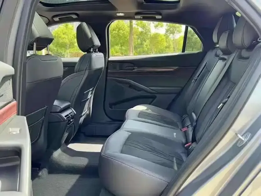 Ford Mondeo EcoBoost 245 Extreme Edition 2023 — миниатюра 3