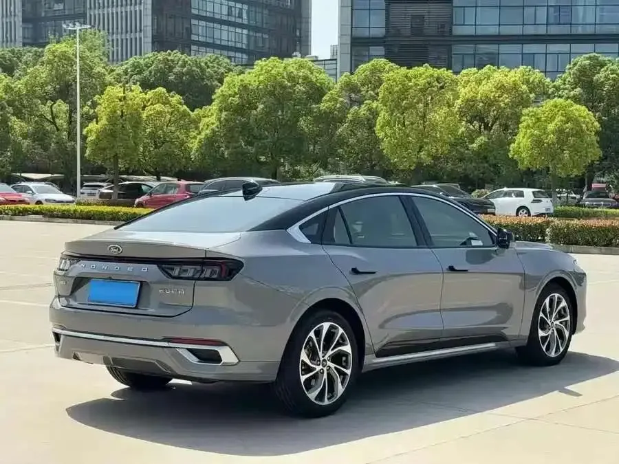 Ford Mondeo EcoBoost 245 Extreme Edition 2023 — миниатюра 4