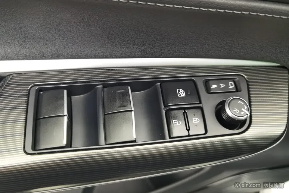 Toyota HARRIER Lingfang Harrier 2022 2.0L CVT 2WD Luxury Edition 2022 — миниатюра 4