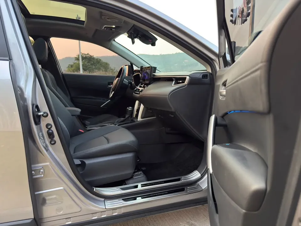 Toyota CorollaCross 2.0L Intelligent Electric Hybrid Dual Engine Flagship Edition 2024 — миниатюра 3