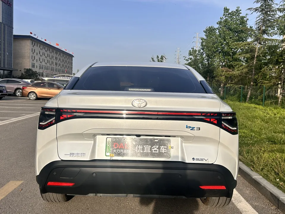 Toyota bZ3 Elite PRO 2023 — миниатюра 5