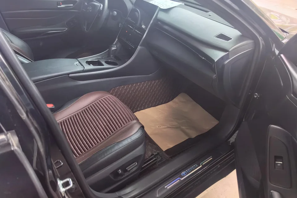 Toyota Avalon 2.0L Deluxe Edition 2023 — миниатюра 2