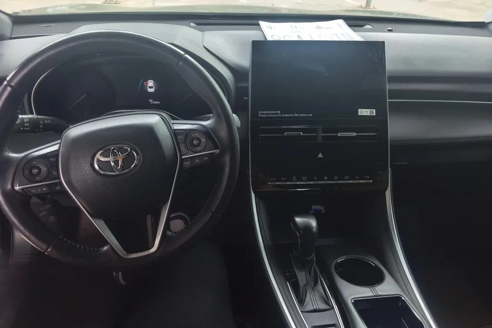 Toyota Avalon 2.0L Deluxe Edition 2023 — миниатюра 3