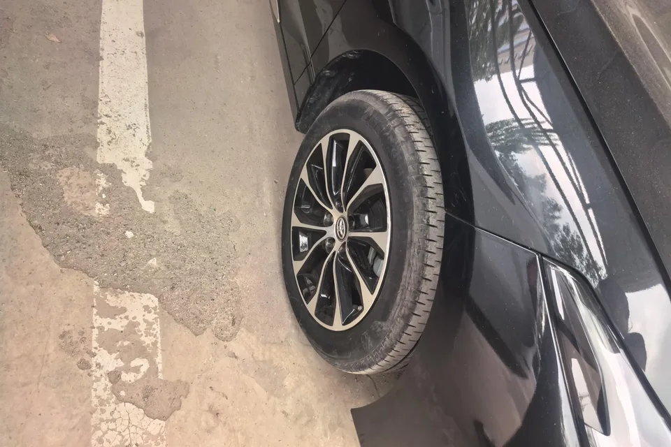 Toyota Avalon 2.0L Deluxe Edition 2023 — миниатюра 4