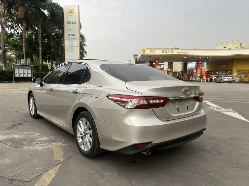 Toyota Camry 2.0G Deluxe Edition 2023 — миниатюра 4