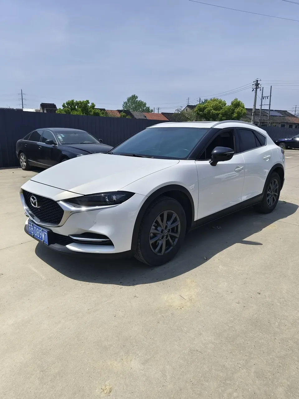 Mazda CX-4 Mazda CX-4 2021 2.0L 2WD Blue Sky Premium Edition 2022 — photo 1, buy with delivery to Moscow
