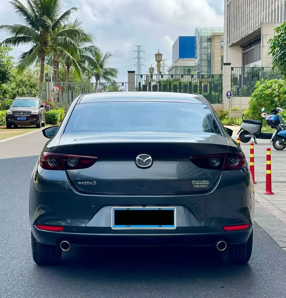 Mazda Axela 2.0L automatic premium version 2022 — миниатюра 2
