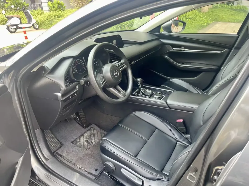 Mazda Axela 2.0L automatic premium version 2022 — миниатюра 5