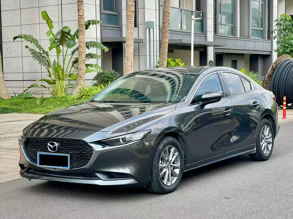 Mazda Axela 2.0L automatic premium version 2022 — фото 1, купить с доставкой в Москву