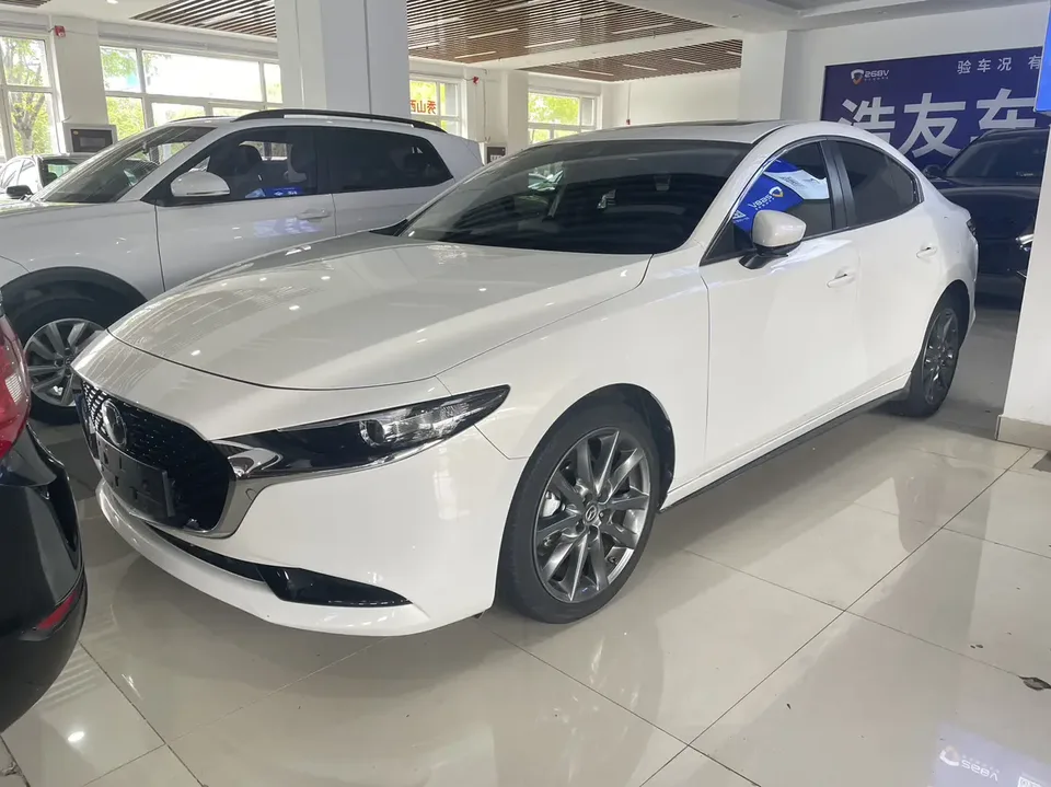 Mazda Axela Mazda3 2022 2.0L automatic quality version 2023 — photo 1, buy with delivery to Moscow