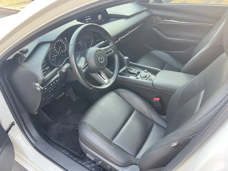 Mazda Axela 2.0L automatic quality version 2024 — миниатюра 4