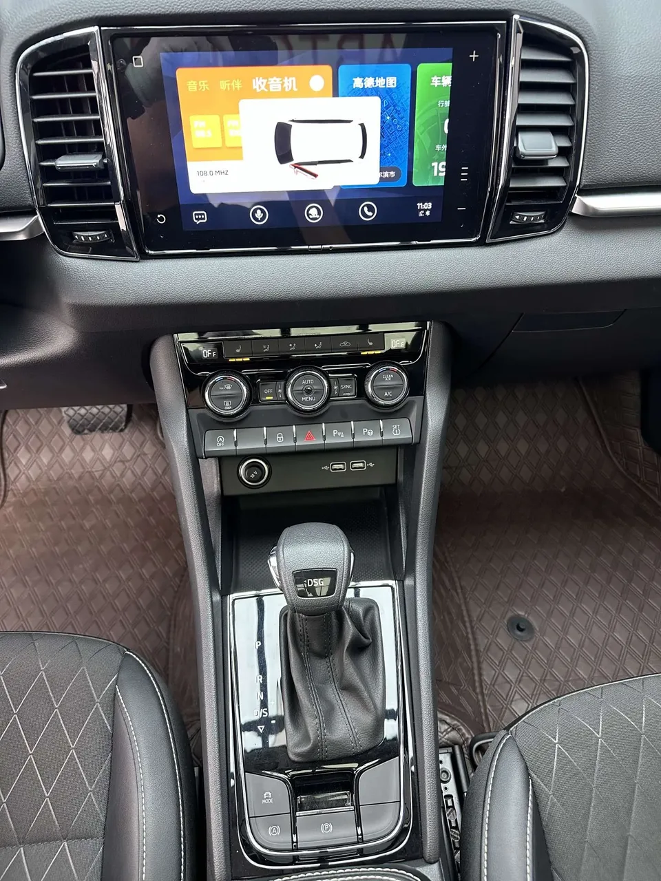 Skoda Karoq Korok 2022 TSI280 Deluxe Edition 2022 — миниатюра 4