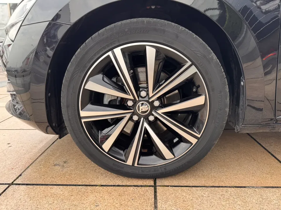 Skoda Superb Speedy 2023 TSI280 DSG Premium Edition 2023 — thumbnail 4