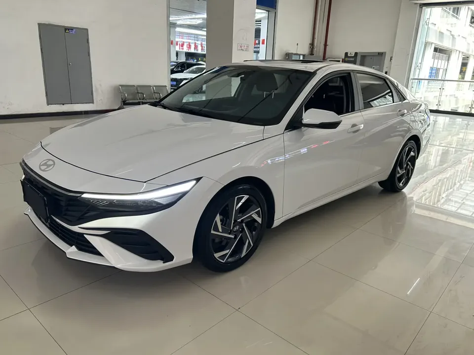 Hyundai Elantra 1.5L CVT LUX Premium Edition 2024 — фото 1, купить с доставкой в Москву