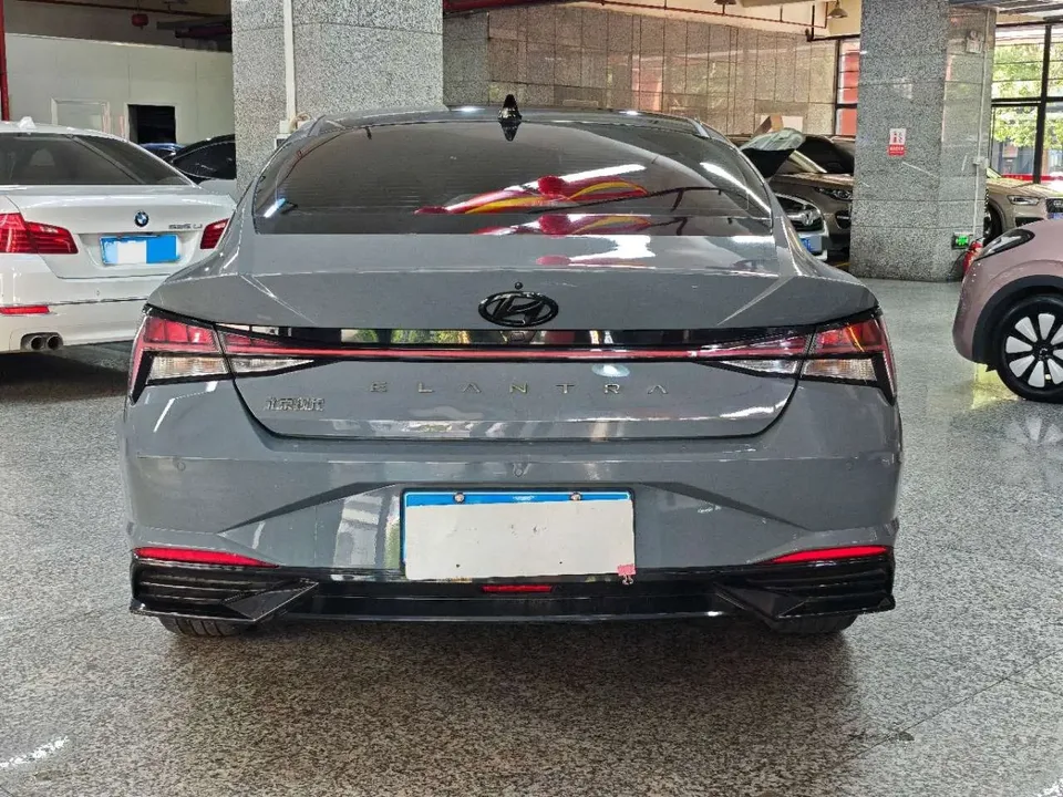 Hyundai Elantra 1.5L CVT LUX Premium Edition 2023 — миниатюра 2