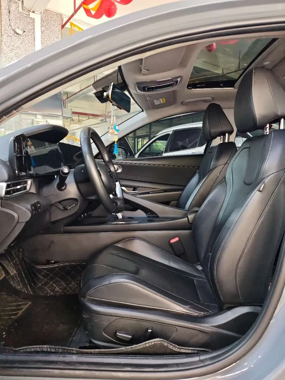 Hyundai Elantra 1.5L CVT LUX Premium Edition 2023 — миниатюра 5