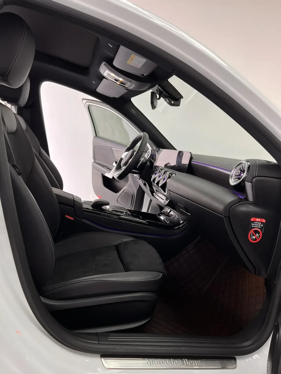 Mercedes-Benz Mercedes Benz A Class second facelift A 200 L sports sedan fashion version 2023 — миниатюра 4