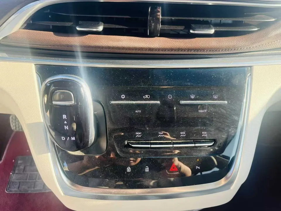 Buick GL8 GL8 2023 Buick GL8 2023 Land Business Class 2.0T Comfort Edition 2023 — thumbnail 3