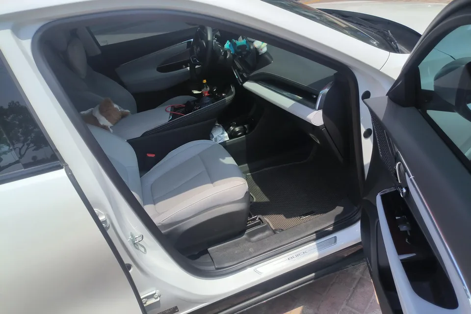 Buick E5 Premium Standard Range Edition 2024 — миниатюра 3