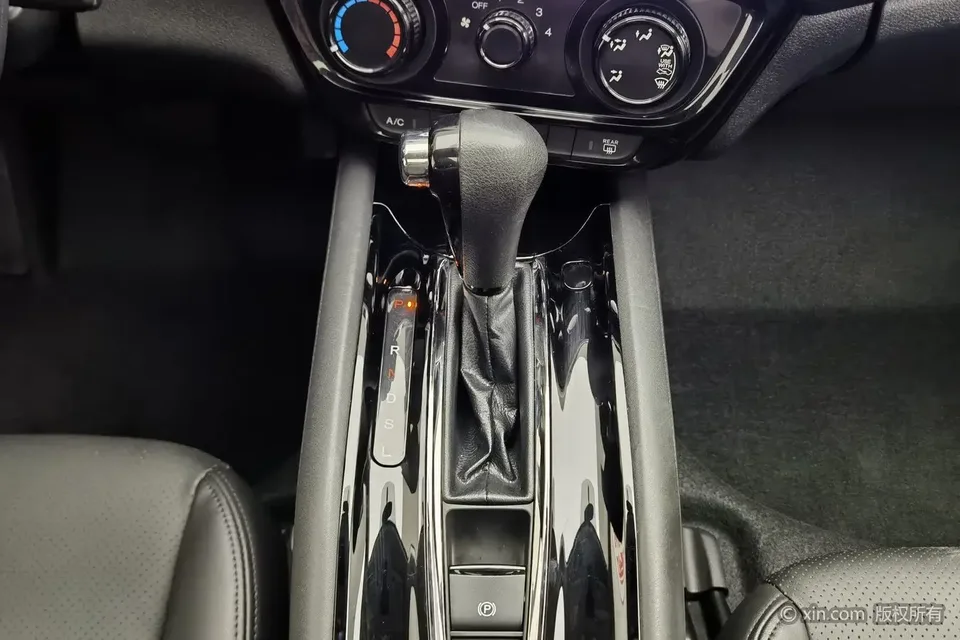 Honda VEZEL 1.5L CVT Elite Edition 2022 — миниатюра 3