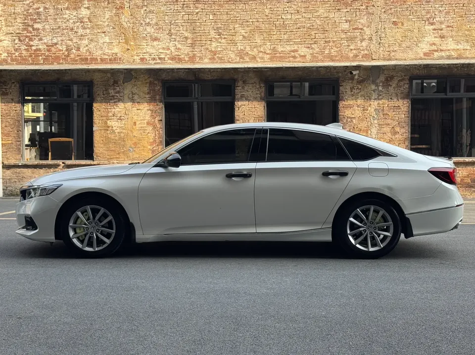 Honda Accord Accord 2022 260TURBO Deluxe Edition 2022 — миниатюра 4