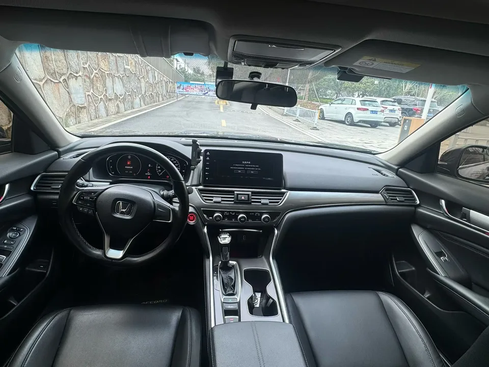 Honda Accord 2022 Accord 260TURBO Fantasy Night Premium Edition 2022 — миниатюра 4