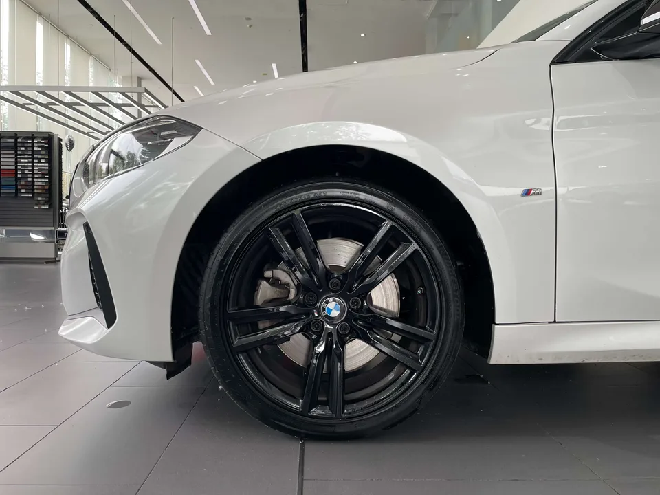 BMW 1 Series BMW 1 Series 2023 125i M Sport Night Edition 2023 — миниатюра 2