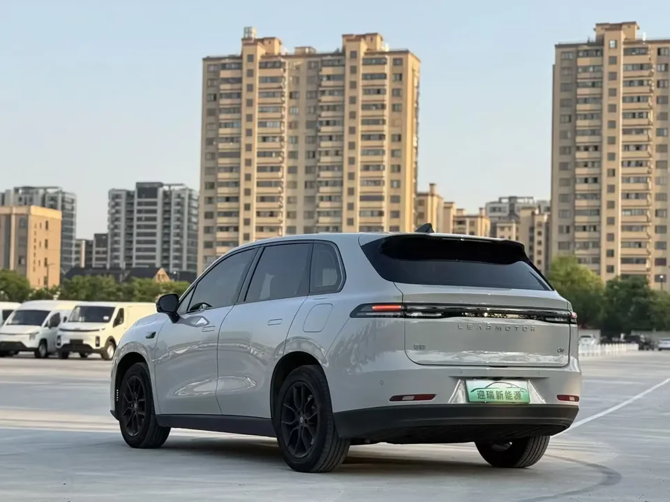 Leapmotor Zero running C10 Pure Electric 410 Comfort Edition 2024 — миниатюра 2