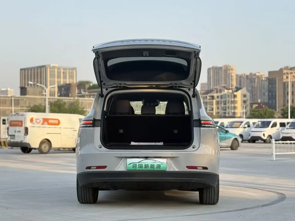 Leapmotor Zero running C10 Pure Electric 410 Comfort Edition 2024 — миниатюра 3