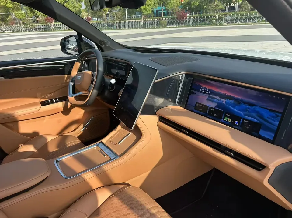 Geely Galaxy L7 1.5L EM-i 115km Exploration+ Edition 2025 — миниатюра 4