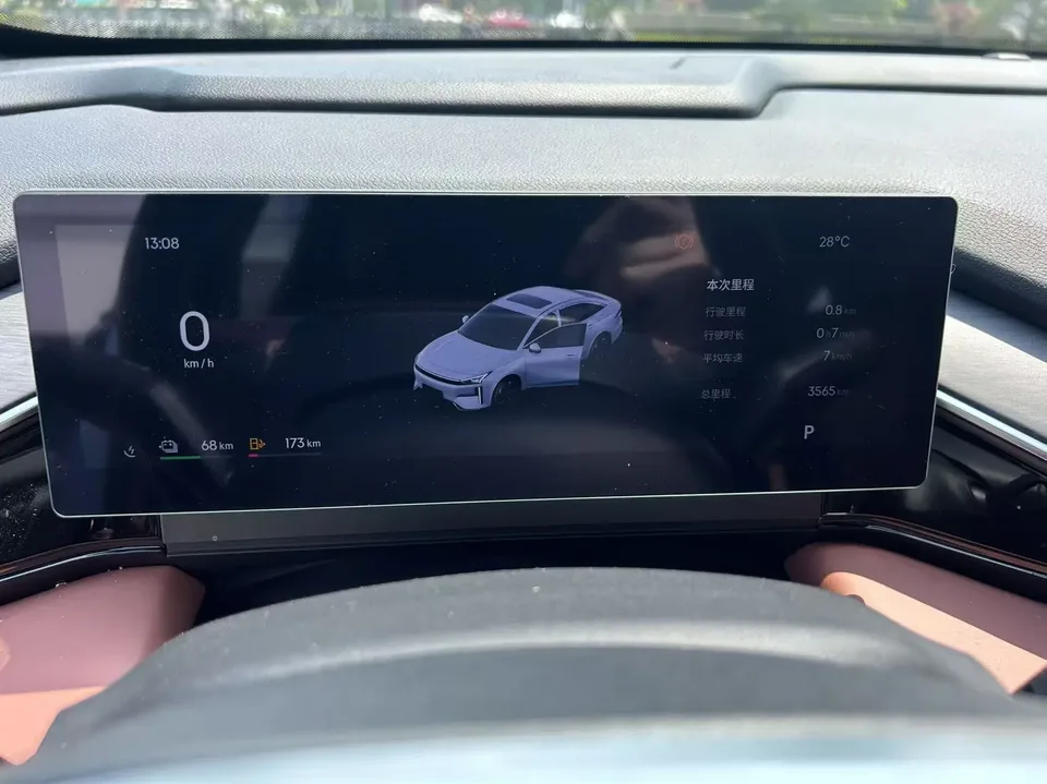 Geely Galaxy L6 1.5 EM-i DHT 140KM Starship Edition 2025 — миниатюра 3