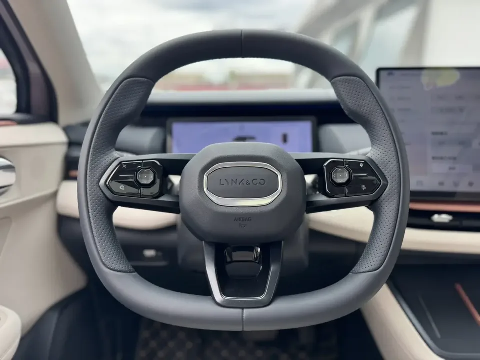 Lynk & Co 06 Lynk & Co 06 2025 Renew 1.5T Halo 2025 — миниатюра 4