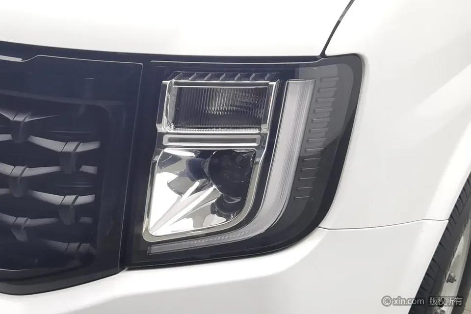 Jiangling Fushun 2.0T manual diesel short-axle low-roof commercial multi-purpose passenger car with 6 seats-double opening tailgate 2024 — миниатюра 2