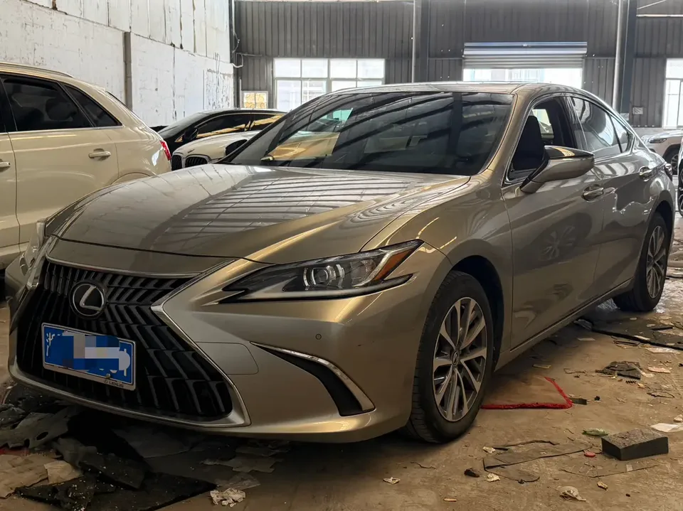Lexus ES 2023