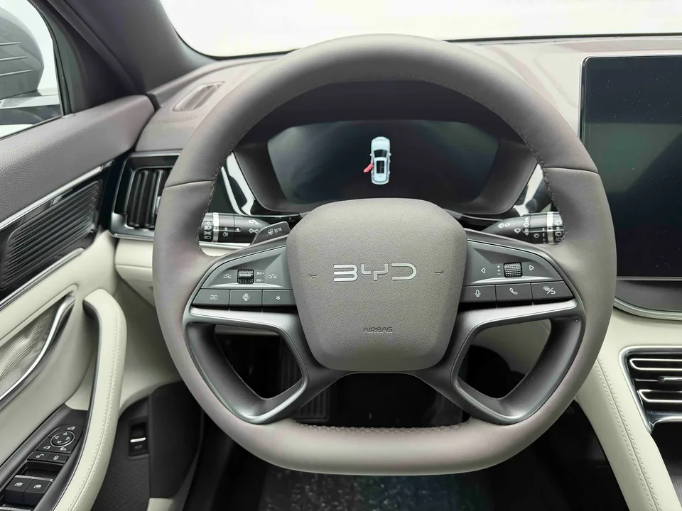 BYD Song PLUS DM Intelligent Driving Edition DM-i 112KM Premium Edition 2025 — миниатюра 3