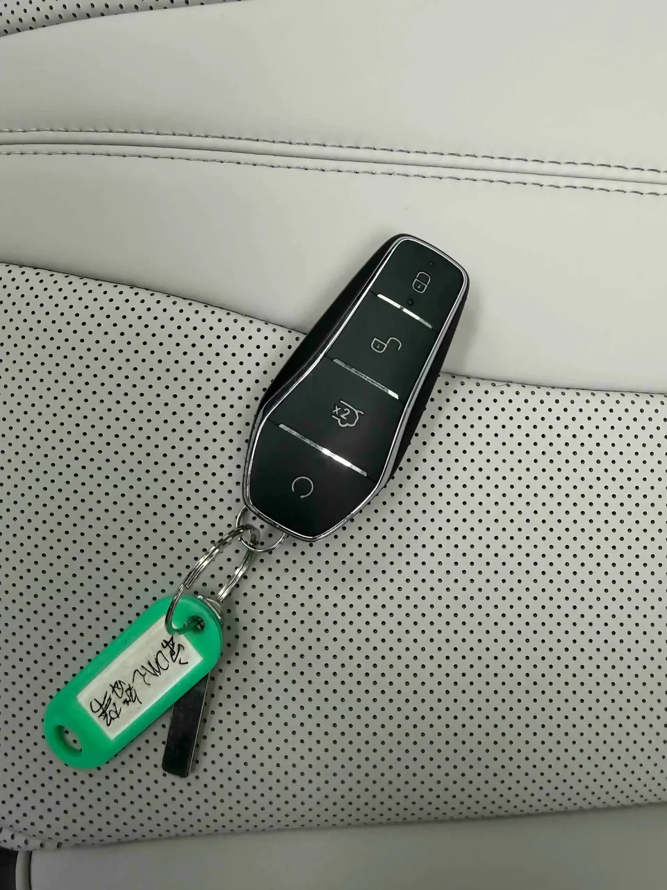 BYD Song PLUS DM Intelligent Driving Edition DM-i 112KM Premium Edition 2025 — миниатюра 4