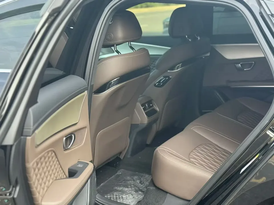 BYD Han DM DM-i Honor Edition 121KM Premium Edition 2024 — миниатюра 3