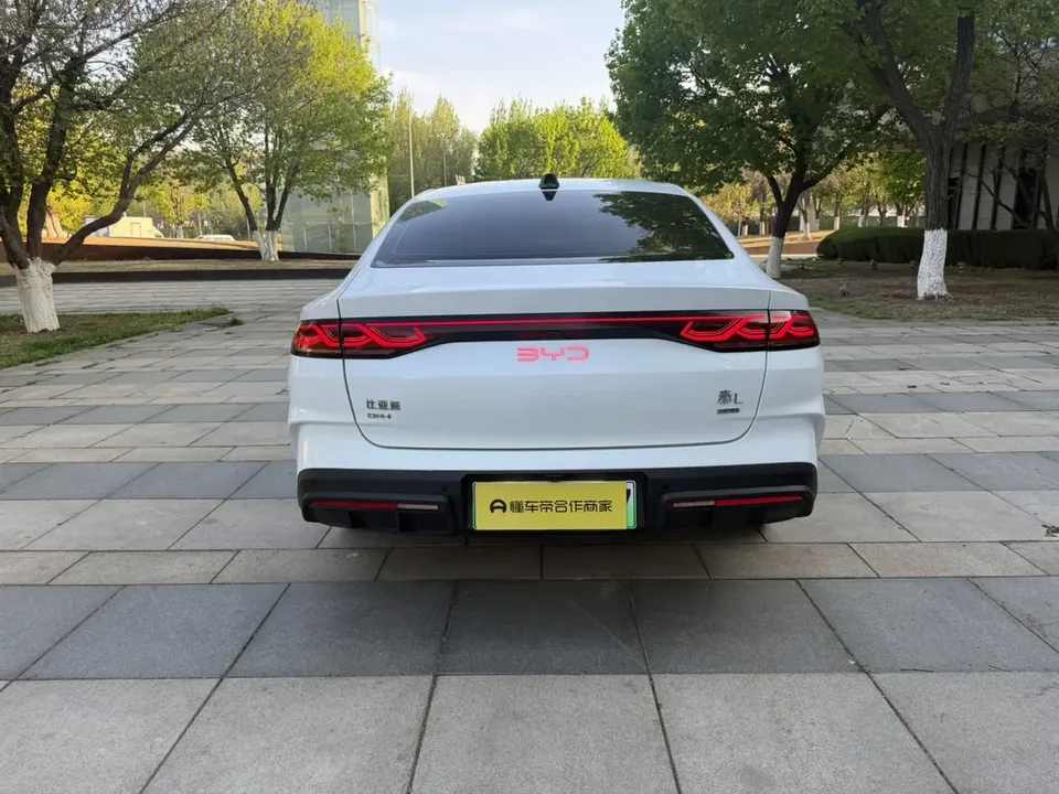 BYD Qin L DM Intelligent Driving Edition DM-i 80KM Beyond Edition 2025 — миниатюра 2