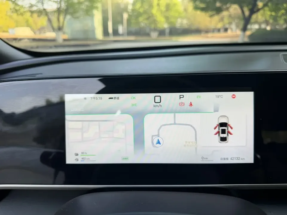BYD Qin L DM Intelligent Driving Edition DM-i 80KM Beyond Edition 2025 — миниатюра 3